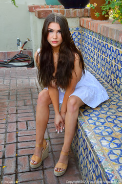 Aria_Taylor_pic/FTVGirls.com_20.07.17.Aria.Youthful.Exposure (х108)/aria01026.jpg
