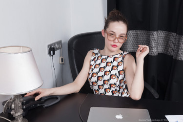 [WeAreHairy.com] [Siterip 13.12.16] Ksenia Yankovskaya x6 2000x3000 627/KseniaYankovskaya_BlackDeskFloralDress_superhr/KseniaYankovskaya_BlackDeskFloralDress_005.jpg