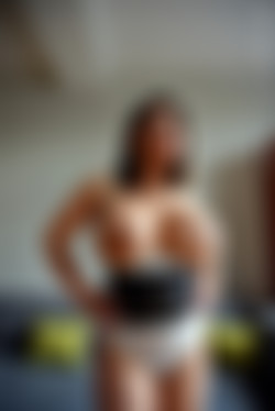 TigerrJuggs.com/Galleries/Heel Slave/pic140720_024.jpg