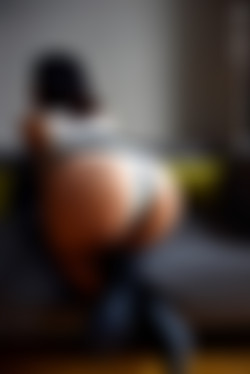 TigerrJuggs.com/Galleries/Heel Slave/pic140720_033.jpg