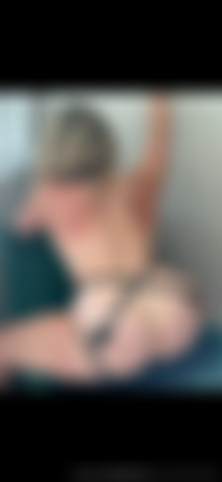 OnlyFans_HotwifeJadeLi/Images/2024-01-31_1179x2556_5bbb2bf22458bc8475ce5c1538f3b253.jpeg