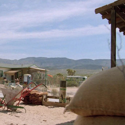 Tremors.1990.720p.BluRay.DD5.1.x264-iFT.mkv