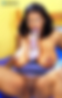 Amanda White's Scoreland.com Site Rip/Amanda_December 2000 Voluptuous/Amanda12.jpg