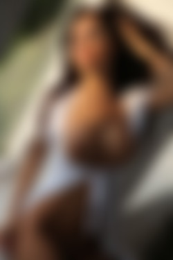 photodromm.com - 2011-11/adrienne - 09 - the window 2/05l.jpg