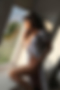 photodromm.com - 2011-11/adrienne - 09 - the window 2/03l.jpg