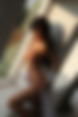 photodromm.com - 2011-11/adrienne - 09 - the window 2/11l.jpg