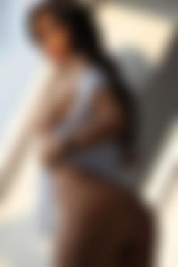 photodromm.com - 2011-11/adrienne - 09 - the window 2/16l.jpg
