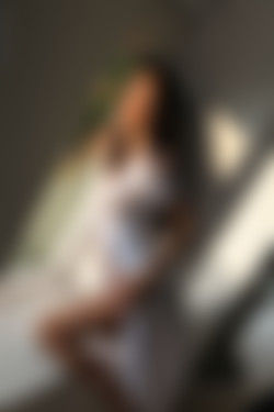 photodromm.com - 2011-11/adrienne - 09 - the window 2/04l.jpg