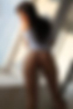 photodromm.com - 2011-11/adrienne - 09 - the window 2/15l.jpg
