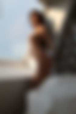 photodromm.com - 2011-11/adrienne - 09 - the window 2/18l.jpg