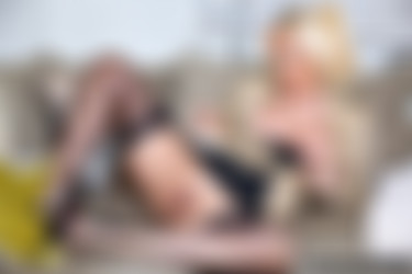 LucyZara2017/2017.05.17 Spread Pussy on the Sofa/lz_black_corset_sofa_11.jpg
