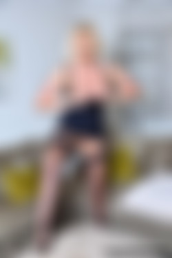 LucyZara2017/2017.05.17 Spread Pussy on the Sofa/lz_black_corset_sofa_21.jpg
