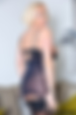 LucyZara2017/2017.05.17 Spread Pussy on the Sofa/lz_black_corset_sofa_18.jpg