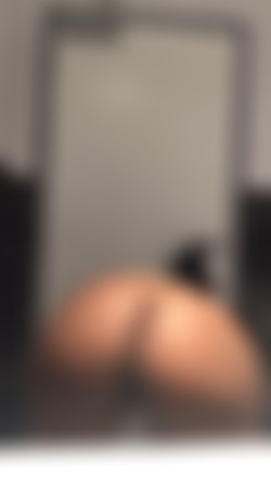 608 x 1080 Pt.1/Almost Caught¡¡ Ebony Pussy Play in Public Bathroom¡_Sweet Monae_1080p.mp4