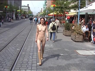 www.nude-in-public.tv/2005/Doreen/Doreen1.mpg